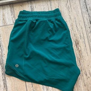 Lululemon hotty hot 4” shorts